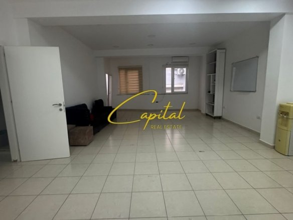 AMBIENT BIZNESI ME QIRA 85 M2 RRUGA E KAVAJES 80.000 LEKE