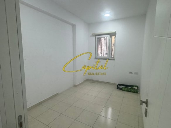 AMBIENT BIZNESI ME QIRA 85 M2 RRUGA E KAVAJES 80.000 LEKE