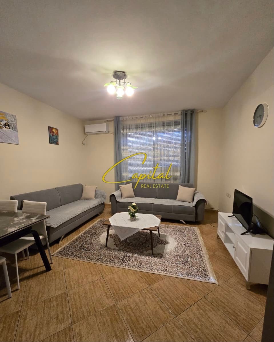 APARTAMENT ME QIRA 2+1 RRUGA E KOSOVAREVE 800 EURO