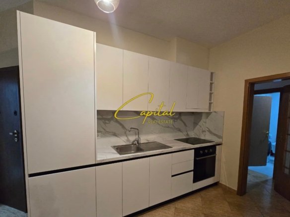 APARTAMENT ME QIRA 2+1 RRUGA E KOSOVAREVE 800 EURO
