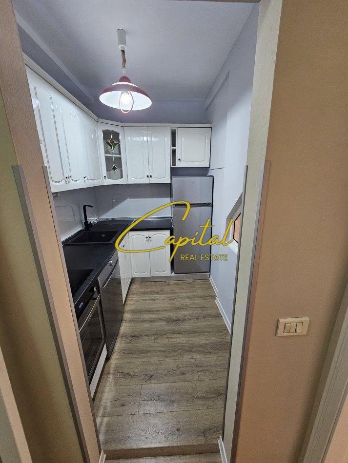 ZYRE ME QIRA 130 M2 QENDER 900 EURO