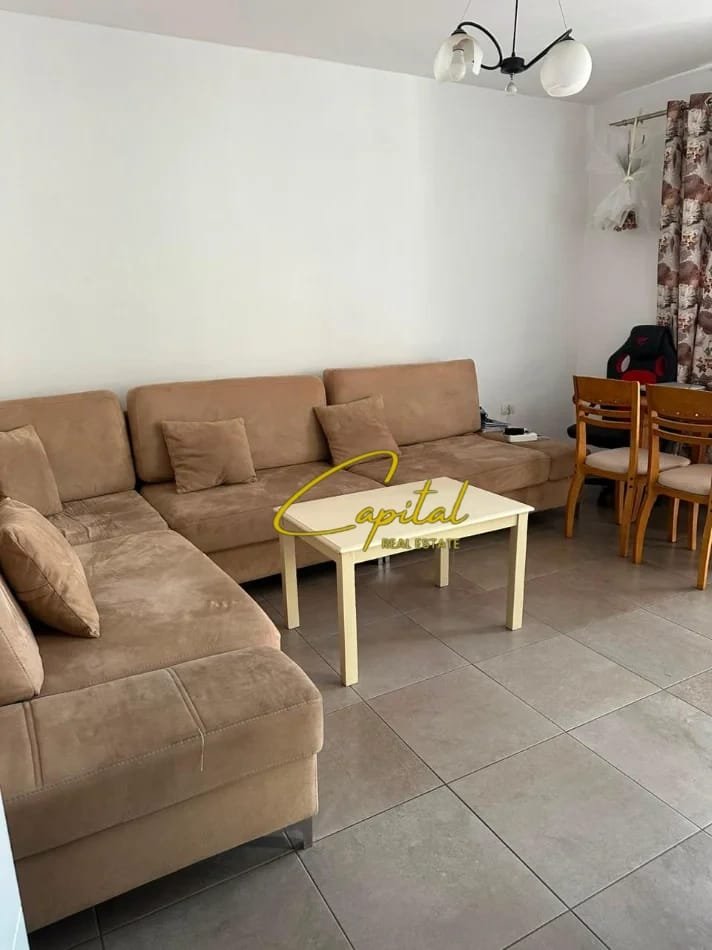 APARTAMENT ME QIRA 2+1 RRUGA FORTUZI 55.000 LEKE