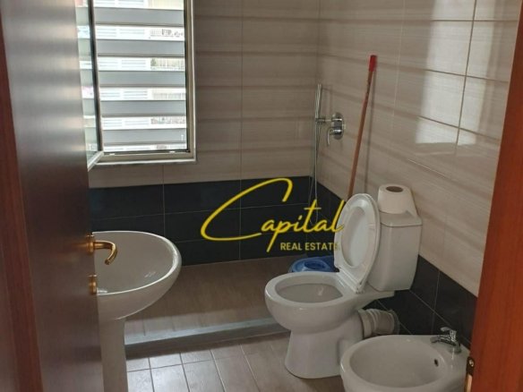 ZYRE ME QIRA 50 M2 ISH FUSHA AVIACIONIT 45.000 LEKE