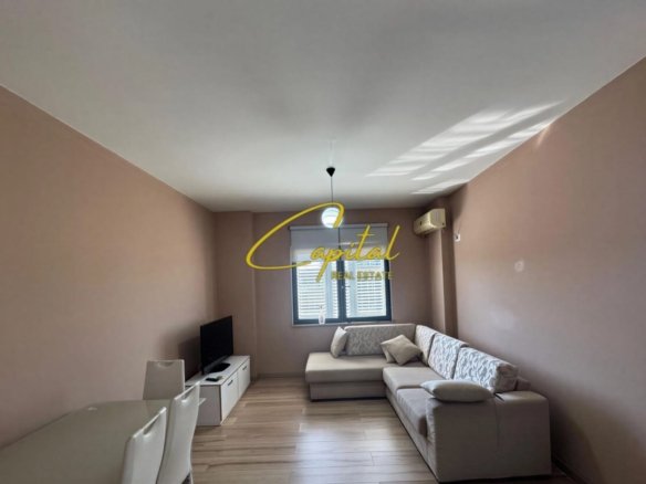 APARTAMENT ME QIRA 1+1 ISH STACIONI TRENIT 50.000 LEKE