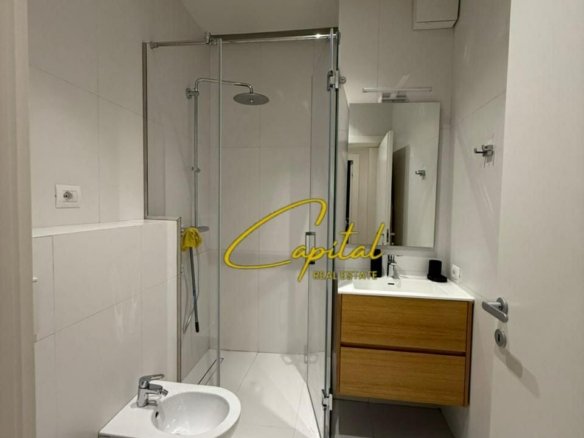 APARTAMENT ME QIRA 2+1 RRUGA E KOSOVAREVE 1.300 EURO