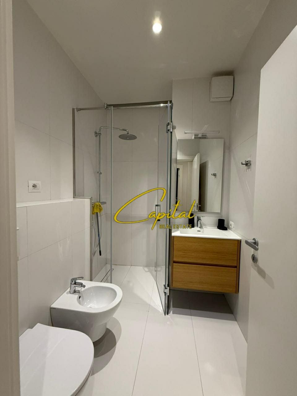 APARTAMENT ME QIRA 2+1 RRUGA E KOSOVAREVE 1.300 EURO