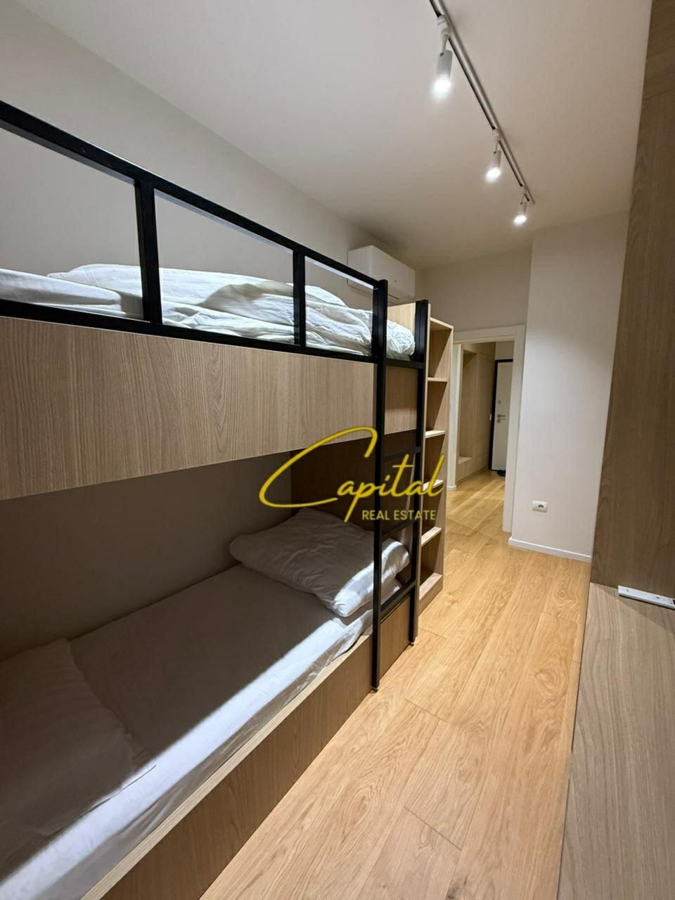 APARTAMENT ME QIRA 2+1 RRUGA E KOSOVAREVE 1.300 EURO