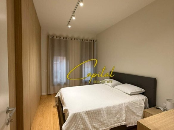 APARTAMENT ME QIRA 2+1 RRUGA E KOSOVAREVE 1.300 EURO