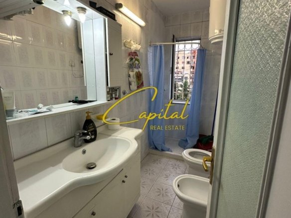 APARTAMENT ME QIRA 2+1 QENDER 50.000 LEKE