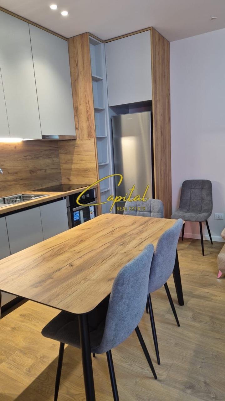 APARTAMENT ME ME QIRA 1+1 ISH STACIONI TRENIT 60.000 LEKE