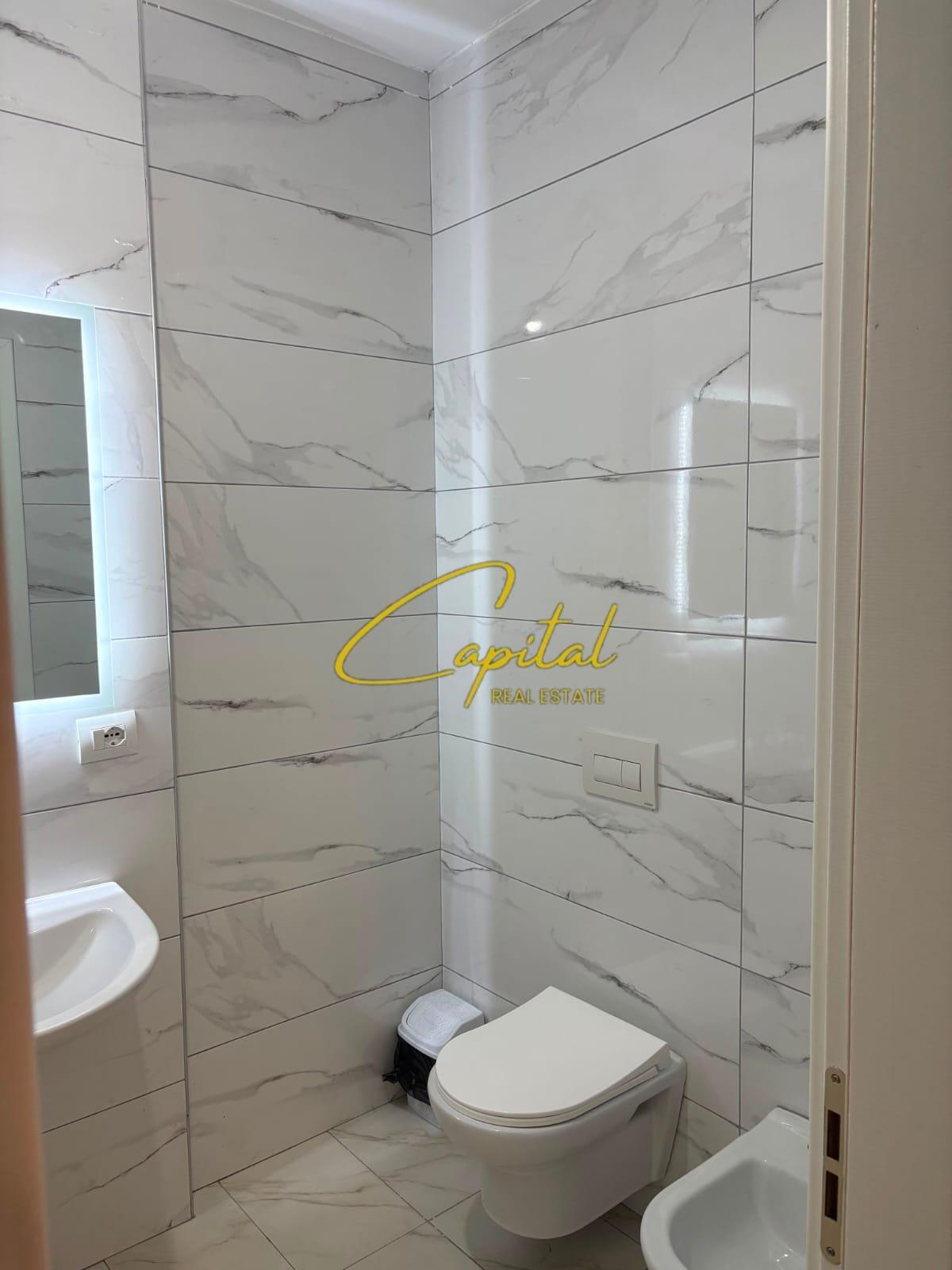 APARTAMENT ME QIRA 2+1+2 SPITALI AMERIKAN 3 70.000 LEKE