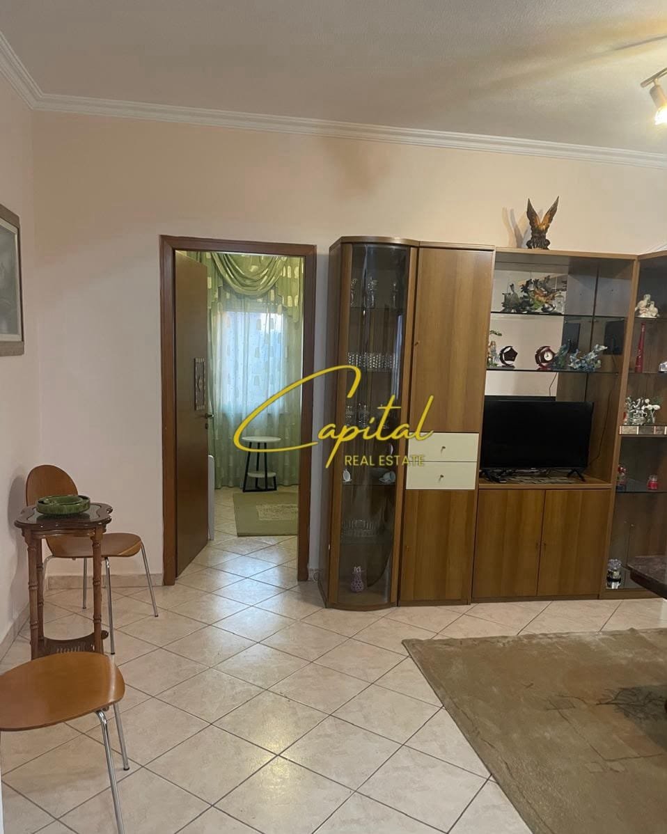APARTAMENT ME QIRA 2+1 ISH STACIONI TRENIT 75.000 LEKE