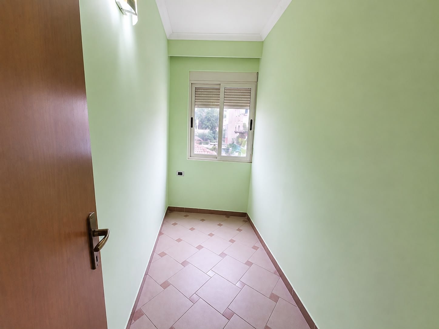 WhatsApp Image 2026-08-06 at 12.01.44 PM APARTAMENT ME QIRA 2+1 BLLOKU I AMBASADAVE 65.000 LEKE