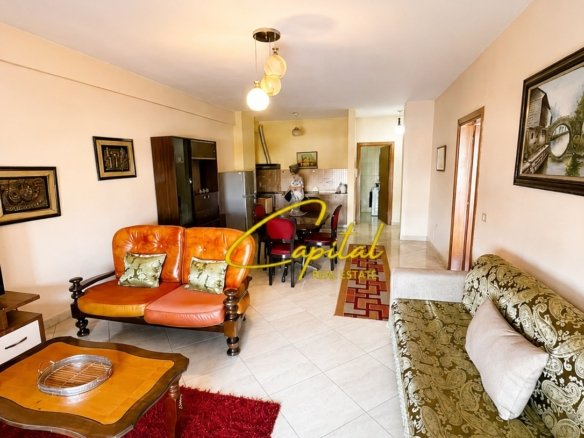 APARTAMENT ME QIRA 1+1 ISH RESTORANT DURRESI 600 EURO