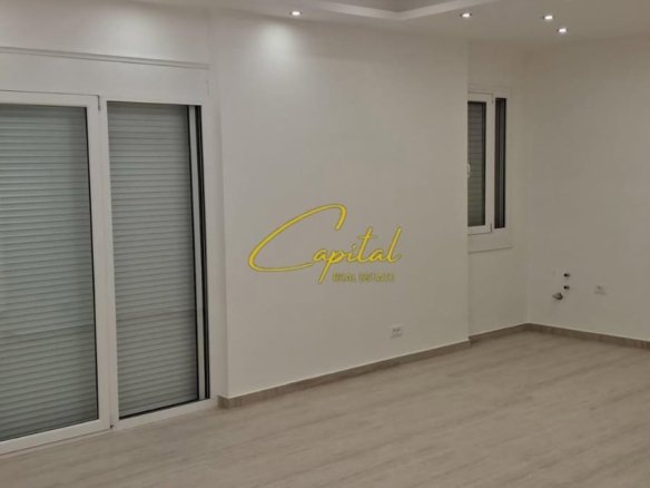 ZYRE ME QIRA 100 M2 LIQENI ARTIFICIAL 150.000 LEKE