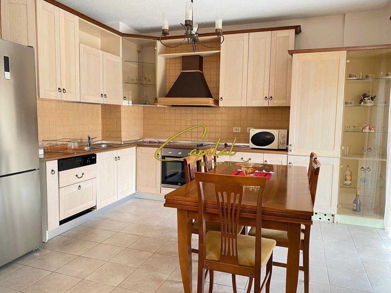 APARTAMENT ME QIRA 3+1+2 AMBASADA AMERIKANE 135.000 LEKE