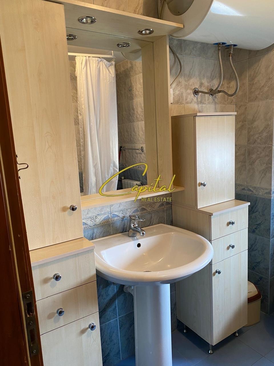 APARTAMENT ME QIRA 3+1+2 AMBASADA AMERIKANE 135.000 LEKE