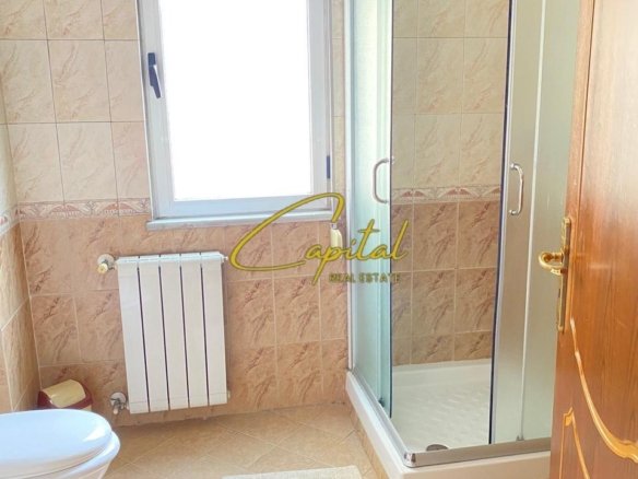 APARTAMENT ME QIRA 3+1+2 AMBASADA AMERIKANE 135.000 LEKE