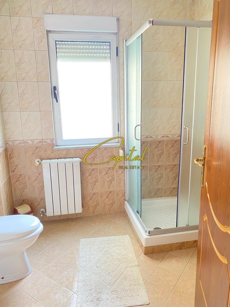 APARTAMENT ME QIRA 3+1+2 AMBASADA AMERIKANE 135.000 LEKE