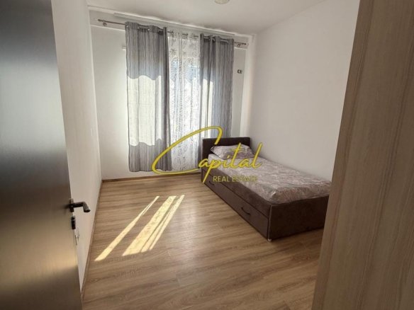 APARTAMENT ME QIRA 2+1 ALI DEMI 75.000 LEKE
