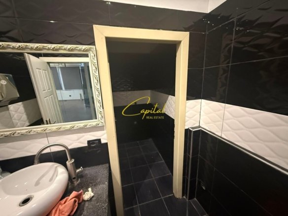 AMBIENT BIZNESI ME QIRA 240 M2 RRUGA FERIT XHAJKO 2.300 EURO