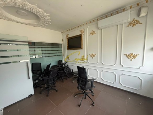 AMBIENT BIZNESI ME QIRA 240 M2 RRUGA FERIT XHAJKO 2.300 EURO