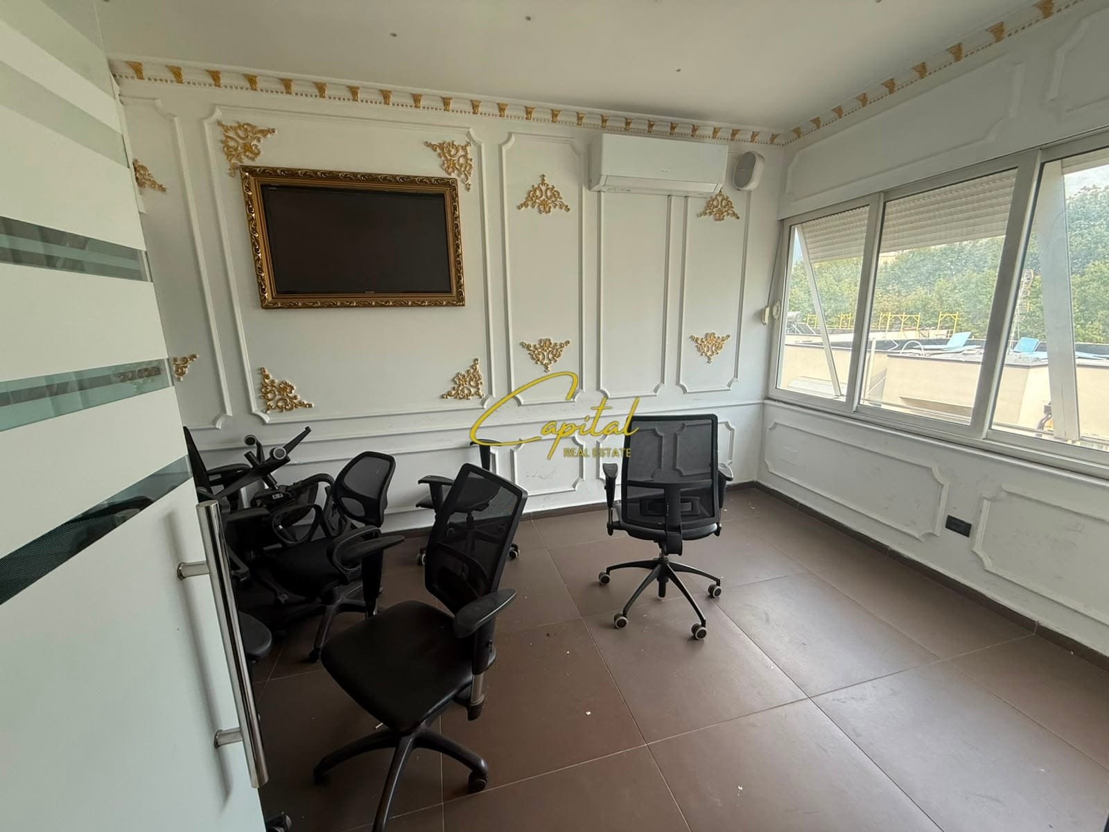 AMBIENT BIZNESI ME QIRA 240 M2 RRUGA FERIT XHAJKO 2.300 EURO