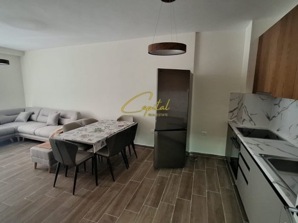 APARTAMENT ME QIRA 2+1 5 MAJI 55.000 LEKE