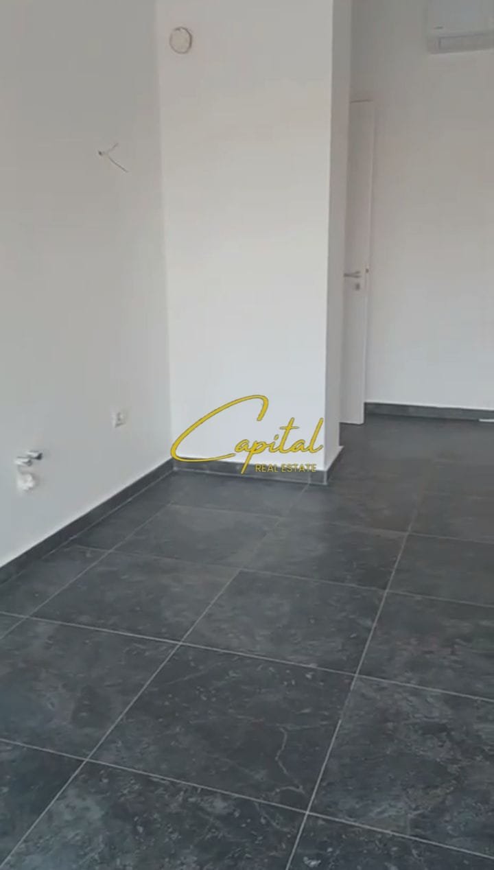 ZYRE ME QIRA 95 M2 ZOGU I ZI 1000 EURO