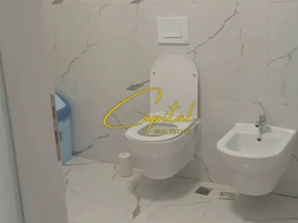 ZYRE ME QIRA 95 M2 ZOGU I ZI 1000 EURO