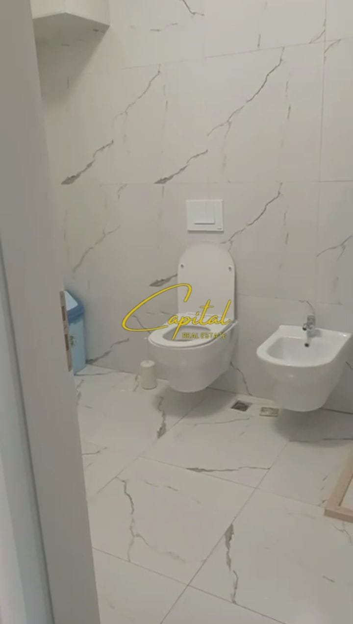 ZYRE ME QIRA 95 M2 ZOGU I ZI 1000 EURO