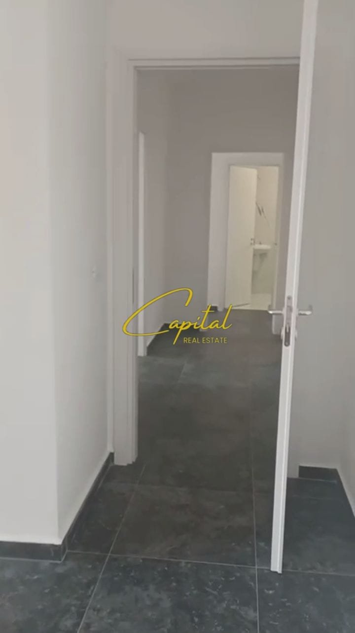 ZYRE ME QIRA 95 M2 ZOGU I ZI 1000 EURO