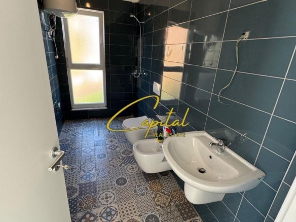 ZYRE ME QIRA 60 M2 KOMPLEKSI AURA 45.000 LEKE