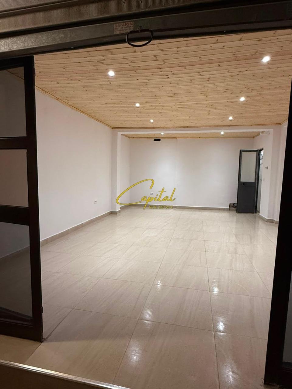 AMBIENT BIZNESI ME QIRA 50 M2 ALLIAS 45.000 LEKE