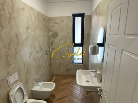 AMBIENT BIZNESI ME QIRA 133 M2 KOMPLEKSI SQUARE 21 95.000 LEKE