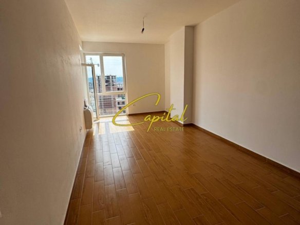 AMBIENT BIZNESI ME QIRA 120 M2 KOMPLEKSI USLUGA 90.000 LEKE