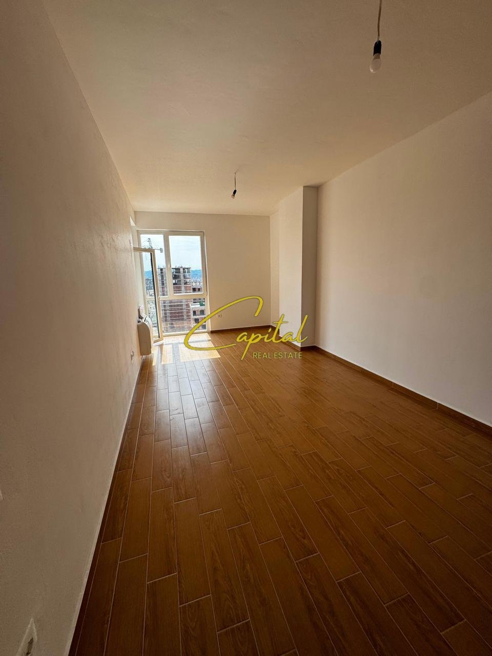 AMBIENT BIZNESI ME QIRA 120 M2 KOMPLEKSI USLUGA 90.000 LEKE