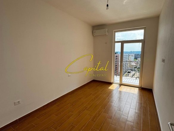 AMBIENT BIZNESI ME QIRA 120 M2 KOMPLEKSI USLUGA 90.000 LEKE