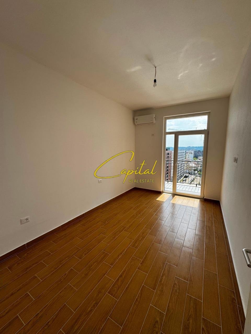 AMBIENT BIZNESI ME QIRA 120 M2 KOMPLEKSI USLUGA 90.000 LEKE