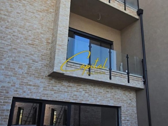 SHITET TRIPLEX 3+1 FARKE 400.000 EURO