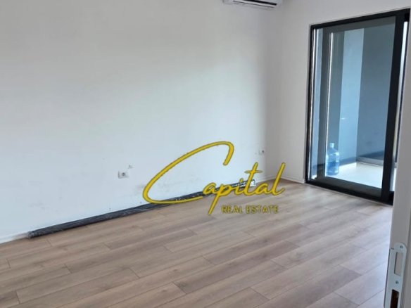 ZYRE ME QIRA 107 M2 RRUGA E BARRIKADAVE 120.000 LEKE