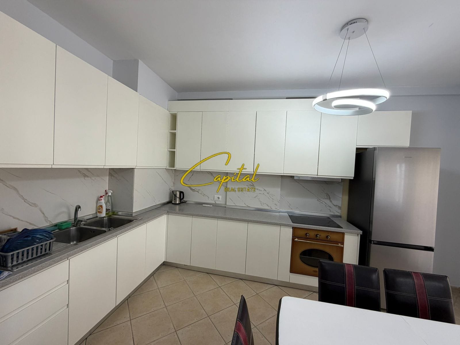 APARTAMENT ME QIRA 2+1 QENDER 1000 EURO
