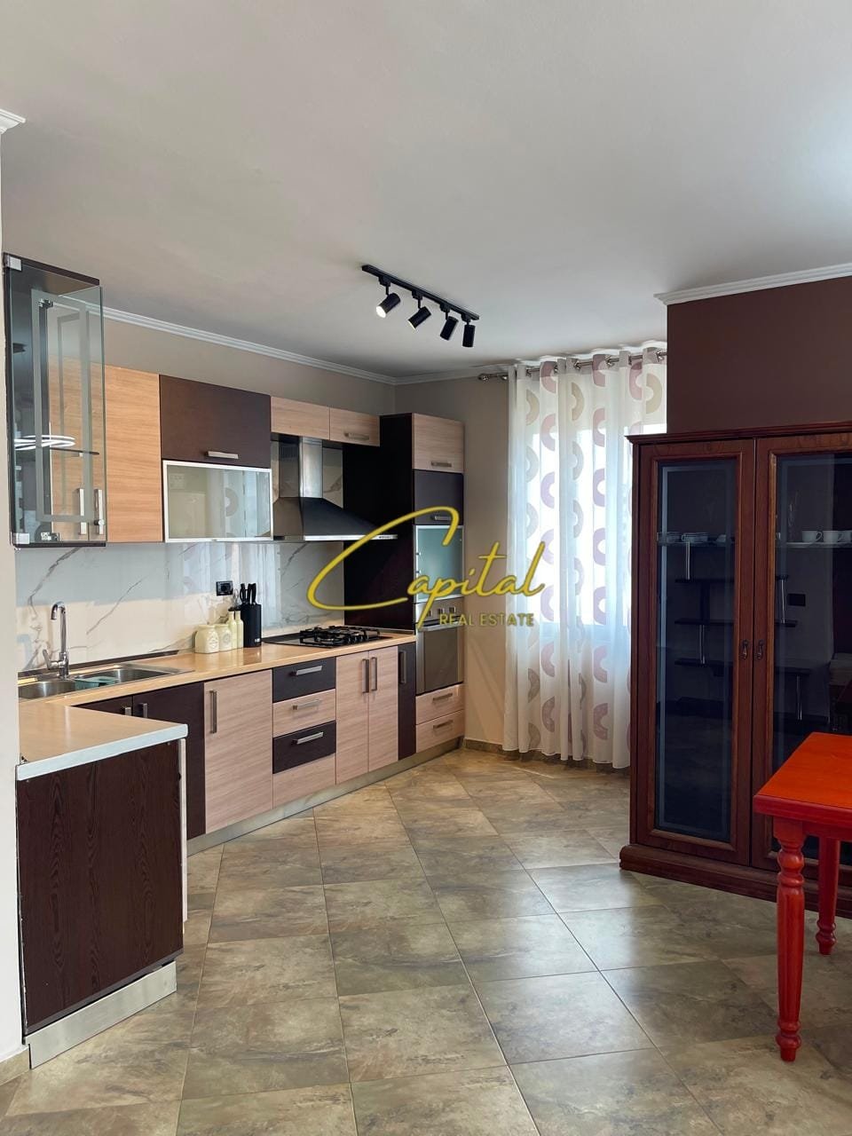 APARTAMENT ME QIRA 2+1 ALI DEMI 80.000 LEKE
