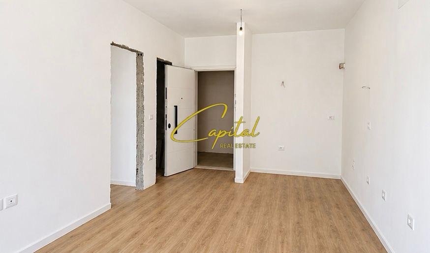 WhatsApp Image 2026-09-03 at 9.20.15 AM (1) SHITET APARTAMENT 1+1 KOMPLEKSI TIRANA ENTRY 97.000 EURO