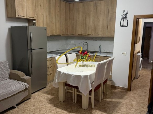 AAPARTAMENT ME QIRA 3+1 RRUGA E DIBRES 65.000 LEKE