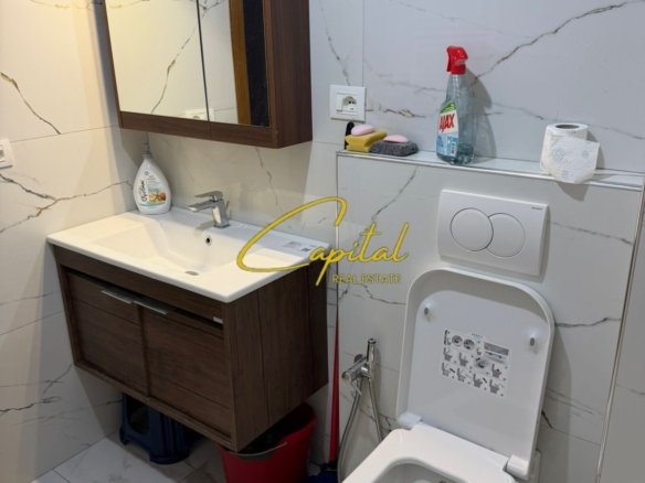 AAPARTAMENT ME QIRA 3+1 RRUGA E DIBRES 65.000 LEKE