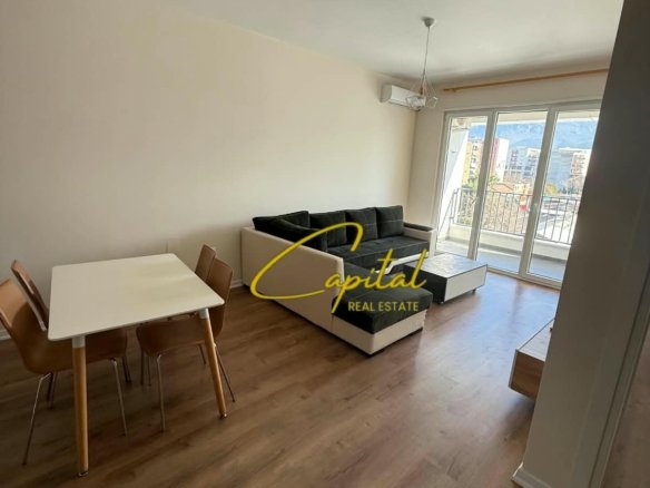 APARTAMENT ME QIRA 1+1 5 MAJI 50.000 LEKE