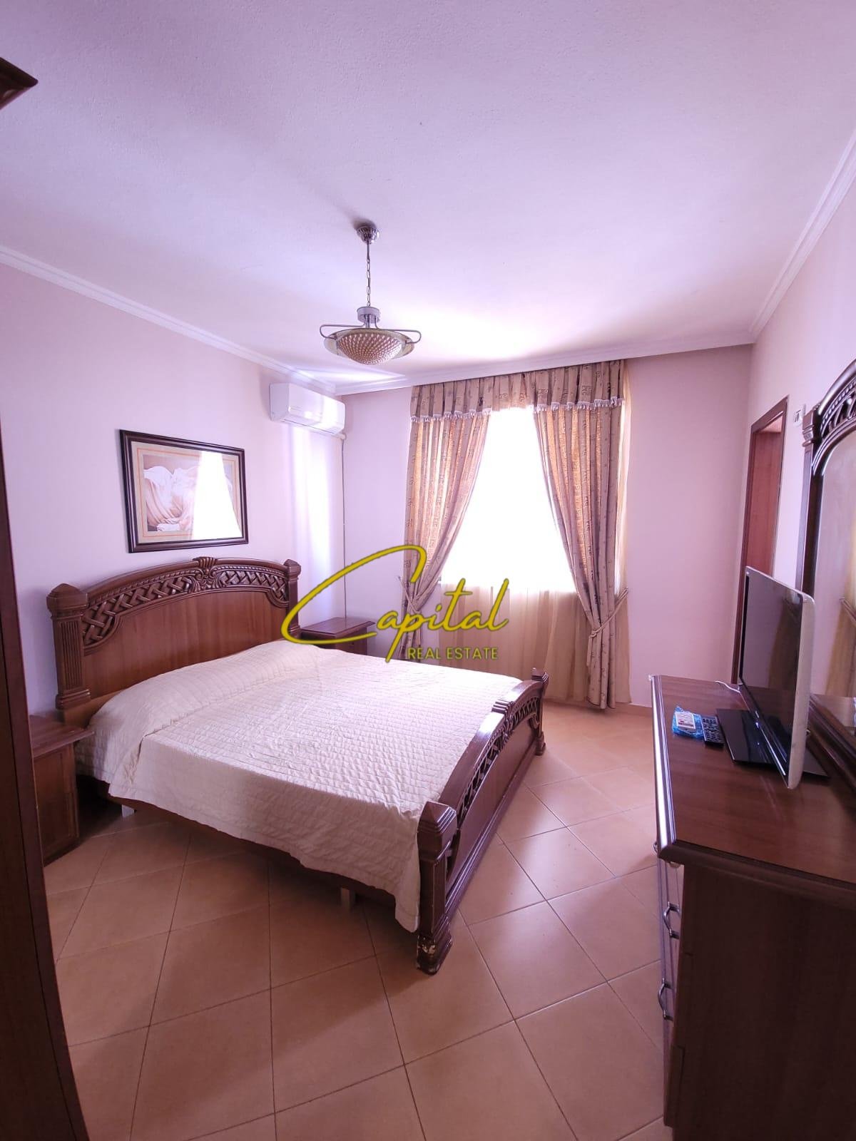 APARTAMENT ME QIRA 2+1 ISH EKSPOZITA 700 EURO