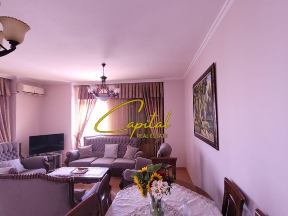 APARTAMENT ME QIRA 2+1 ISH EKSPOZITA 700 EURO