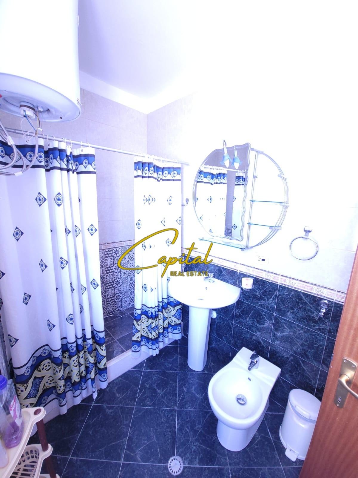 APARTAMENT ME QIRA 2+1 ISH EKSPOZITA 700 EURO